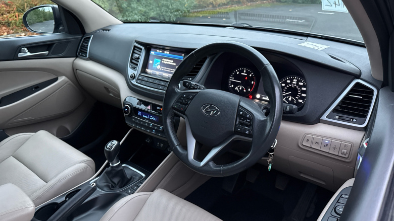 Hyundai Tucson 2.0 CRDi Blue Drive Premium 5dr 2WD Diesel Estate